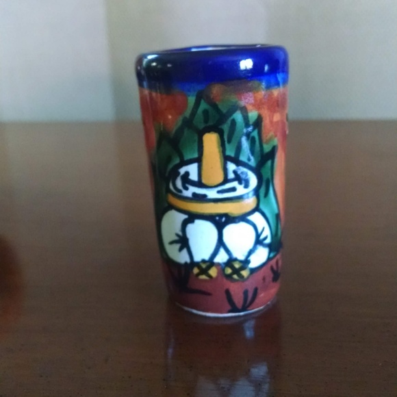 Mexican decanter and 4 shot glasses - Picture 5 of 8